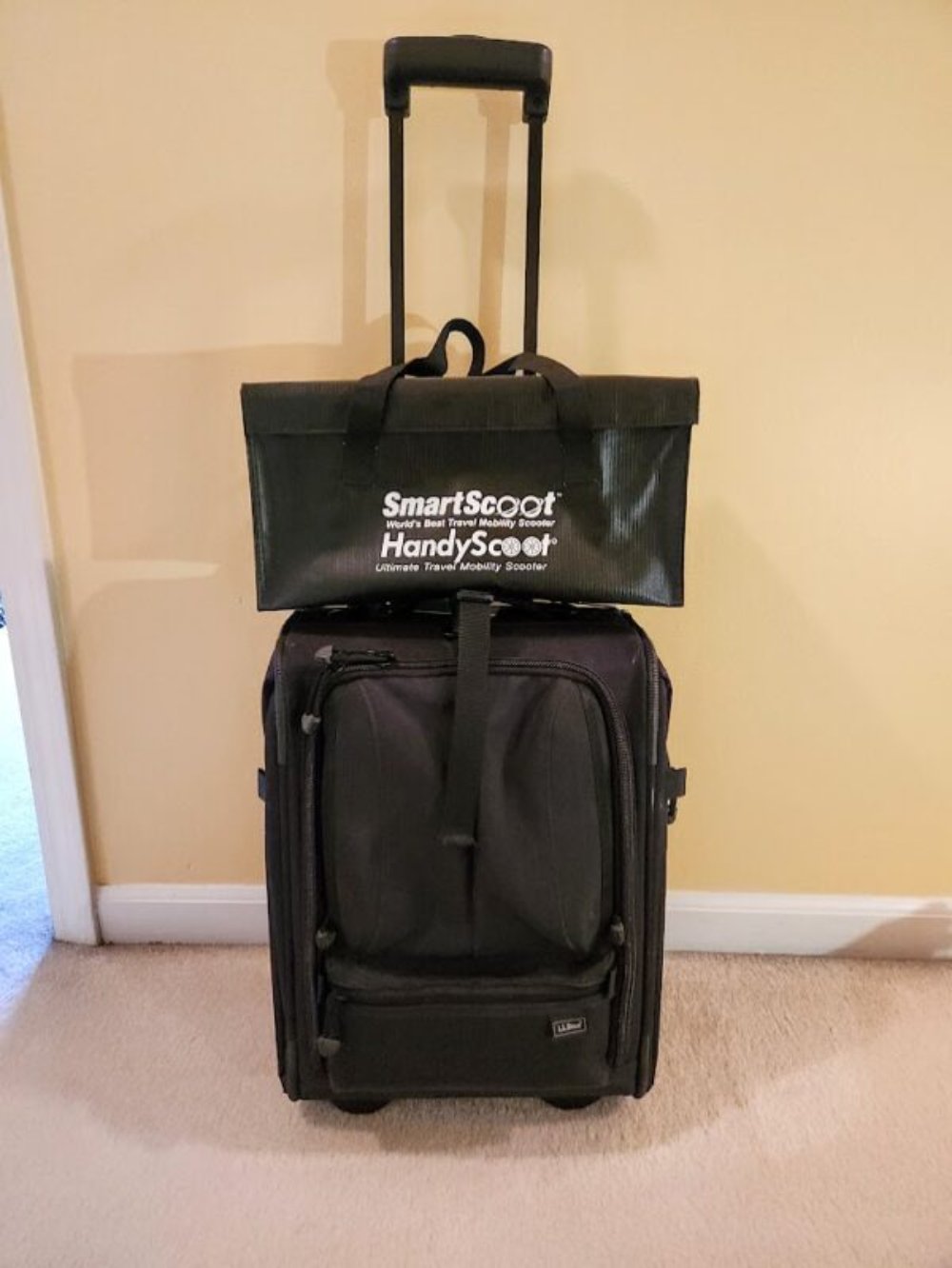 Battery-Bag-Mounted-on-Luggage-Front-600x799